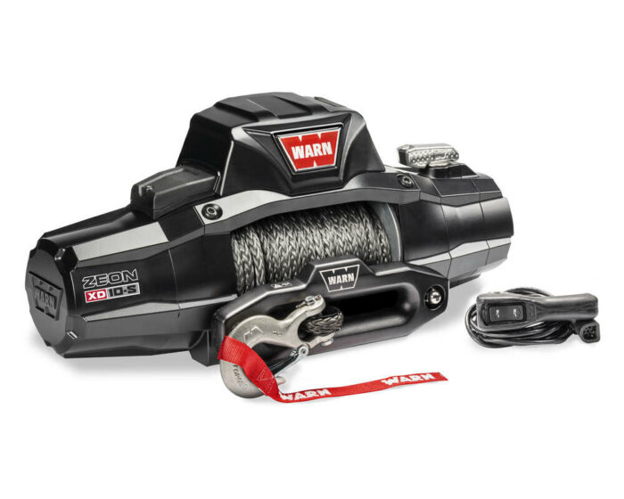 De Warn ZEON XD elektrische lier, uitgerust met een robuust synthetisch touw, wordt geleverd met een handige handzame afstandsbediening. De Warn ZEON-reeks staat bekend om zijn betrouwbaarheid en zorgt ervoor dat u klaar bent voor elke uitdaging.